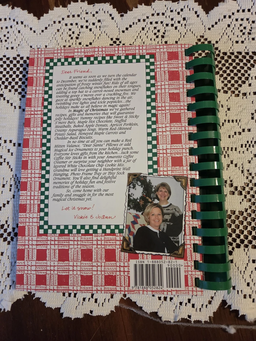 Gooseberry Patch Magic of Christmas Recipe Cookbook